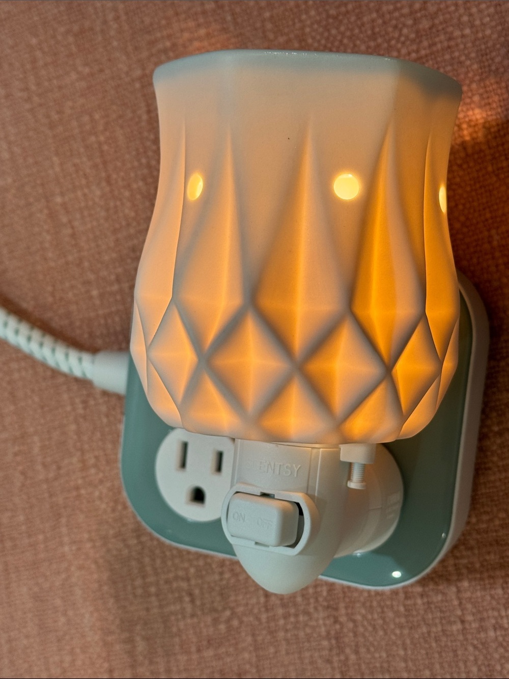 Scentsy Alabaster Ceramic Plug-In wax Warmer